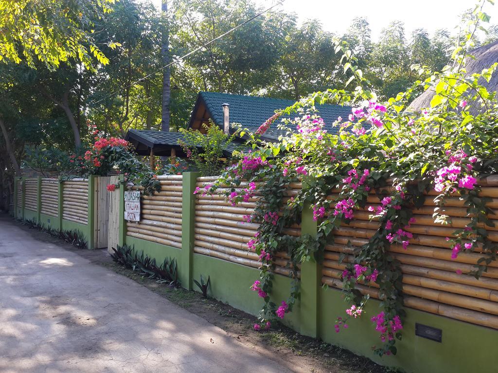 Oasi Bungalows Hotel Gili Air Exterior foto